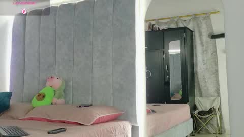 Snapshot of manu_montoya_ chatting on 4, 3, 2026 Manu online show from 4, 3, 2026