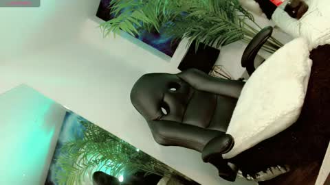 Manuela Kingsley online show from 9, 3, 2025