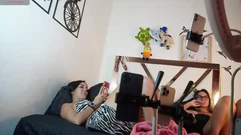 Snapshot of marce_hill chatting on 19, 11, 2025 MARCE AND ..... online show from 19, 11, 2025