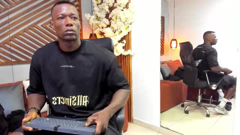 Snapshot of marcusblack_ chatting on 14, 11, 2025 Marcusssss online show from 14, 11, 2025