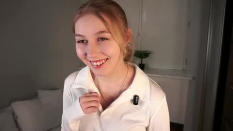 Snapshot of marentuomi chatting on 25, 11, 2025 Felicia 3 online show from 25, 11, 2025