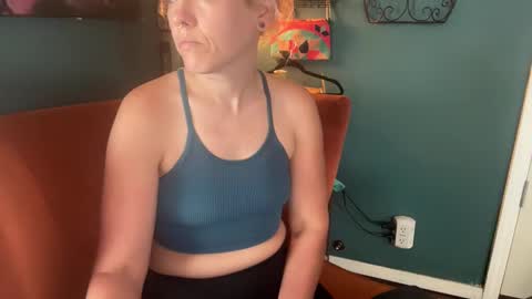 Snapshot of margolane chatting on 18, 11, 2025 Elle online show from 18, 11, 2025