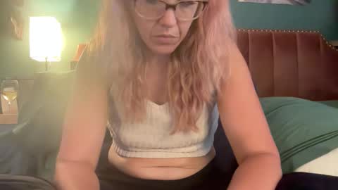 Snapshot of margolane chatting on 20, 11, 2025 Elle online show from 20, 11, 2025