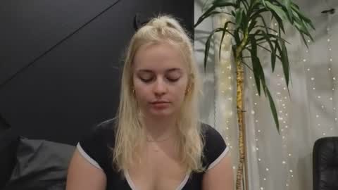 margot_robbie7 online show from 3, 1, 2025