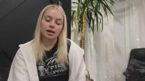 margot_robbie7 online show from 17, 2, 2025