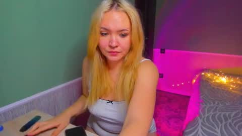 Snapshot of mari_kiku chatting on 3, 11, 2025 Kiku and Marii - online show from 3, 11, 2025