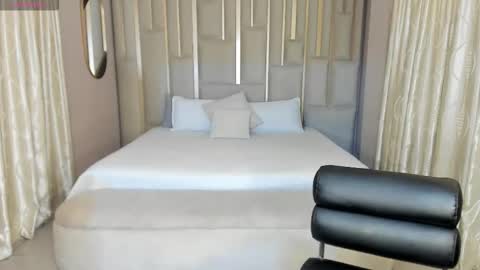 MARIA HERRERA  online show from 15, 12, 2025