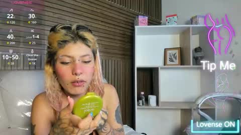 Snapshot of mariam_noir chatting on 18, 11, 2025 mariam_noir online show from 18, 11, 2025