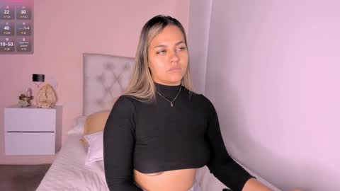 Mariana Roe online show from 12, 1, 2025