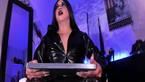 mariana_fadulf_ online show from 5, 10, 2025