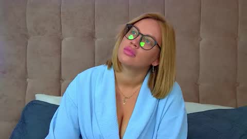 Snapshot of marianeumann chatting on 9, 10, 2025 Maria online show from 9, 10, 2025