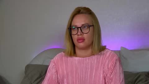 Snapshot of marianeumann chatting on 19, 10, 2025 Maria online show from 19, 10, 2025