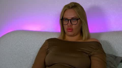 Snapshot of marianeumann chatting on 23, 10, 2025 Maria online show from 23, 10, 2025