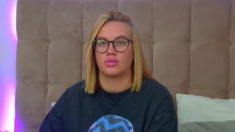 Snapshot of marianeumann chatting on 19, 11, 2025 Maria online show from 19, 11, 2025