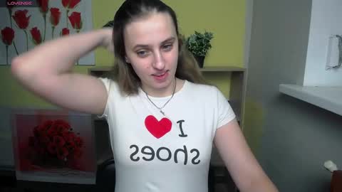 Snapshot of mariatess_ chatting on 13, 12, 2024 Mariia online show from 13, 12, 2024