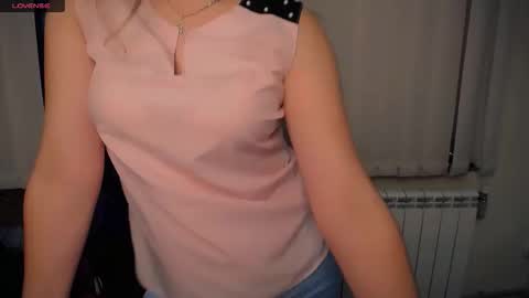 Snapshot of mariatess_ chatting on 12, 9, 2025 Mariia online show from 12, 9, 2025