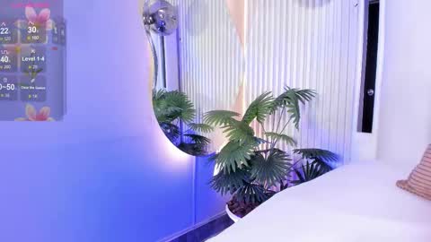 Snapshot of mariathlittle chatting on 17, 10, 2025 Maria online show from 17, 10, 2025