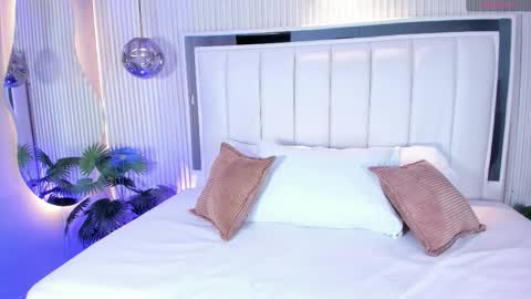 Snapshot of mariathlittle chatting on 28, 10, 2025 Maria online show from 28, 10, 2025