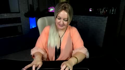 Snapshot of mariemlui chatting on 13, 9, 2025 mariemlui online show from 13, 9, 2025