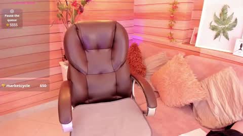 Snapshot of marien_thomson_ chatting on 1, 2, 2025 Marien online show from 1, 2, 2025
