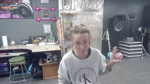 Snapshot of mariewaters chatting on 2, 1, 2025 Marie Ann Waters online show from 2, 1, 2025