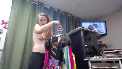 Snapshot of mariewaters chatting on 19, 1, 2025 Marie Ann Waters online show from 19, 1, 2025