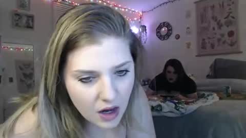 Snapshot of marigoldrue chatting on 10, 2, 2025 marigoldrue online show from 10, 2, 2025