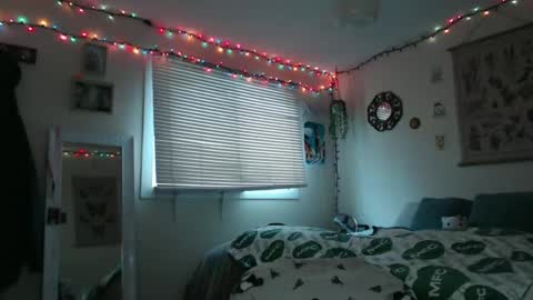 Snapshot of marigoldrue chatting on 4, 3, 2025 marigoldrue online show from 4, 3, 2025