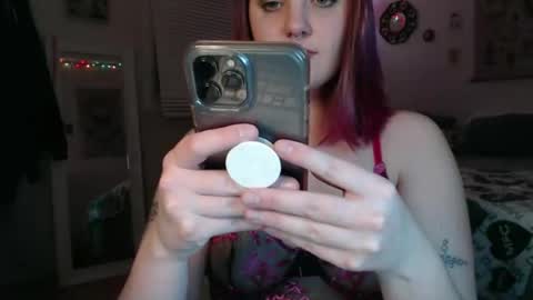 Snapshot of marigoldrue chatting on 5, 3, 2025 marigoldrue online show from 5, 3, 2025