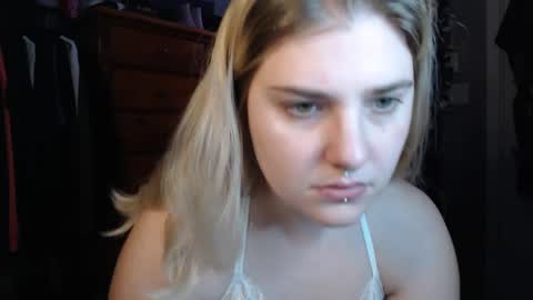 Snapshot of marigoldrue chatting on 15, 9, 2025 marigoldrue online show from 15, 9, 2025