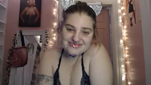 Snapshot of marigoldrue chatting on 22, 11, 2025 marigoldrue online show from 22, 11, 2025