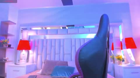 mariiahneedles online show from 11, 2, 2026