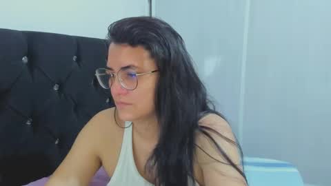 Snapshot of marilyn_garcia chatting on 4, 12, 2024 MARILYN SEXY online show from 4, 12, 2024