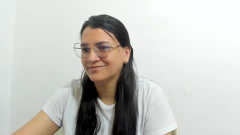 Snapshot of marilyn_garcia chatting on 27, 9, 2025 MARILYN SEXY online show from 27, 9, 2025