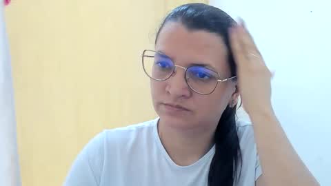 Snapshot of marilyn_garcia chatting on 24, 10, 2025 MARILYN SEXY online show from 24, 10, 2025