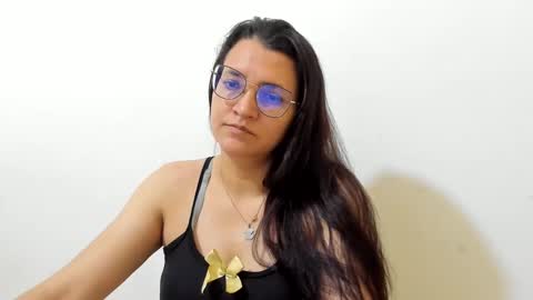 Snapshot of marilyn_garcia chatting on 27, 10, 2025 MARILYN SEXY online show from 27, 10, 2025