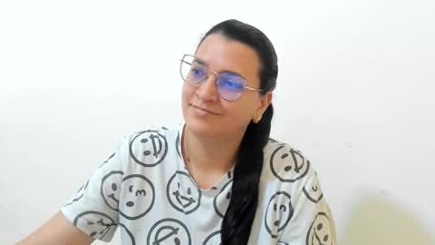 Snapshot of marilyn_garcia chatting on 6, 11, 2025 MARILYN SEXY online show from 6, 11, 2025