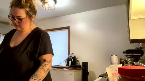 maroon_moon online show from 18, 2, 2025