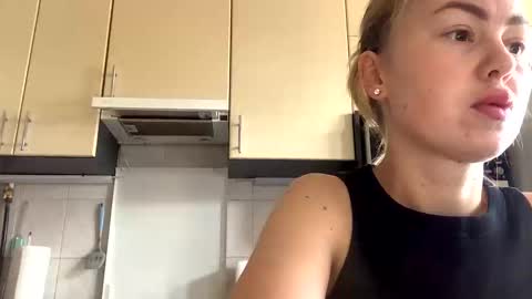 Snapshot of martaluna_ chatting on 29, 10, 2025 Marta online show from 29, 10, 2025