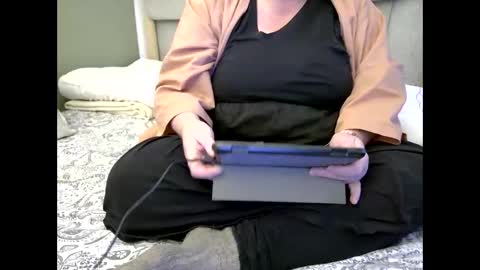 Snapshot of marthabriest chatting on 5, 11, 2025 Martha online show from 5, 11, 2025