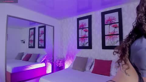 Snapshot of martina_adams chatting on 11, 11, 2025 mari online show from 11, 11, 2025