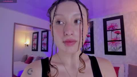 Snapshot of martina_adams chatting on 13, 11, 2025 mari online show from 13, 11, 2025