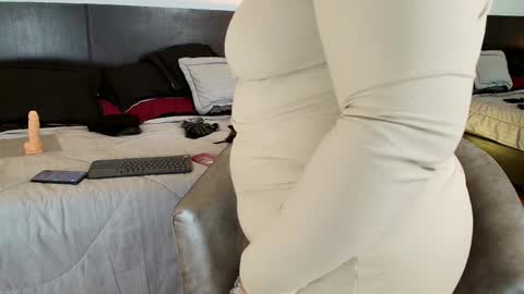 Martina Caicedo online show from 27, 12, 2024