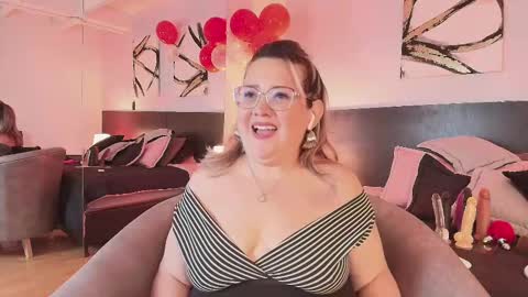 Martina Caicedo online show from 15, 2, 2025