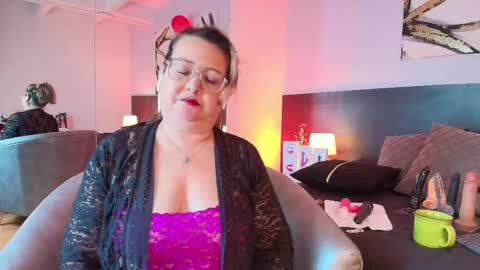 Martina Caicedo online show from 25, 2, 2025