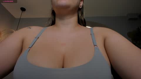 Snapshot of martinnabonnet chatting on 4, 12, 2024 Martinna Bonnet online show from 4, 12, 2024