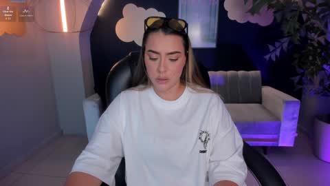 Snapshot of martinnabonnet chatting on 7, 2, 2025 Martinna Bonnet online show from 7, 2, 2025