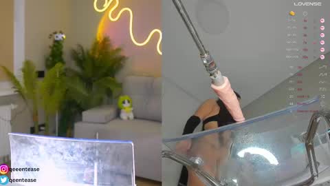 Caroline  qeeentease - ints qeentease - twitter online show from 5, 3, 2025