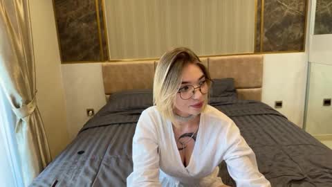 Snapshot of maryharriss chatting on 18, 12, 2025 maryharriss online show from 18, 12, 2025