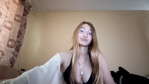 Hi My name is Elina Im 18 years old. online show from 10, 9, 2025
